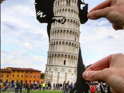 Kreatif! Fotografer Ini Menyatukan Kertas dengan Landmark Terkenal
