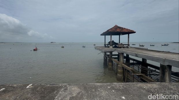 Sentra Kuliner Pesisir Teluk Regol di Binangun, Lasem, Rembang. Foto diambil Sabtu (8/2/2025).