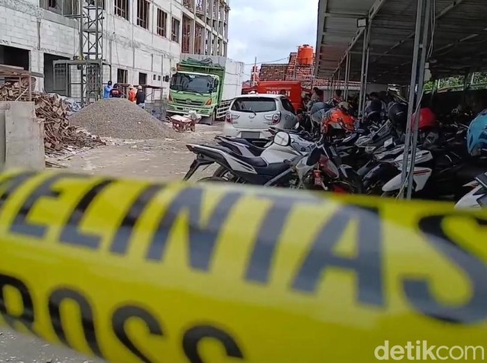 Lokasi kejadian 13 pekerja terjatuh dari crane di bangunan proyek RS PKU Muhammadiyah Blora, Sabtu (8/2/2025).