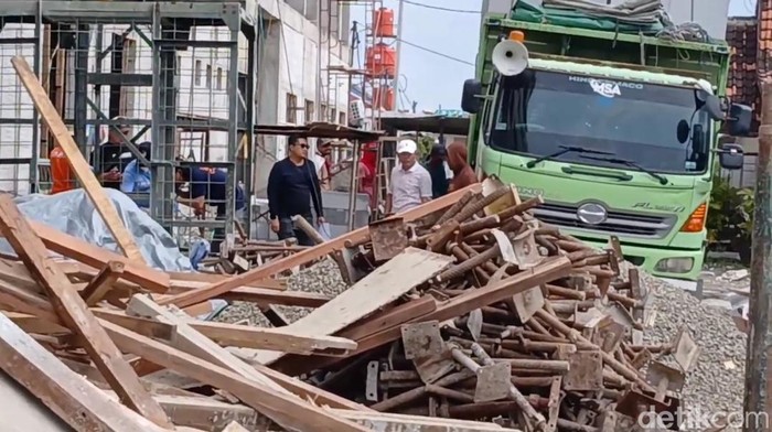 Lokasi kejadian 13 pekerja terjatuh dari crane di bangunan proyek RS PKU Muhammadiyah Blora, Sabtu (8/2/2025).