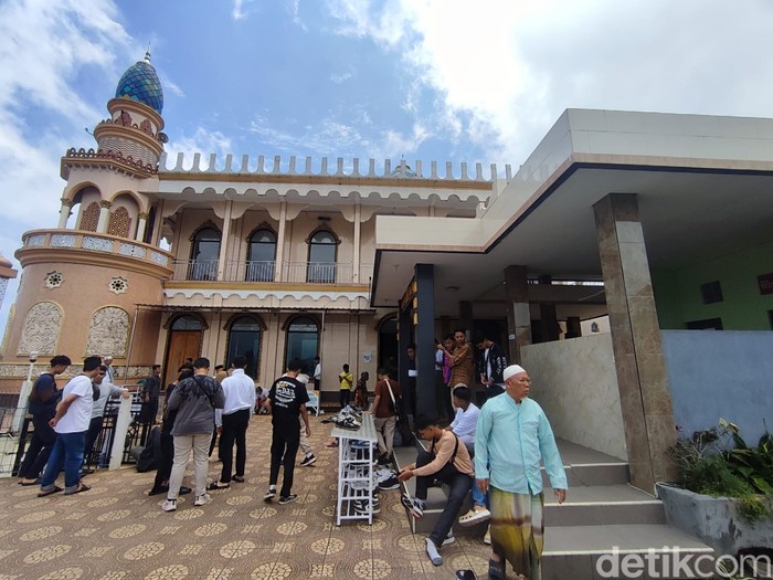 Masjid Besar Al Hidayah Masjid Besar Al Hidayah Bedugul Bali, Jejak Toleransi di Tepian Danau Beratan