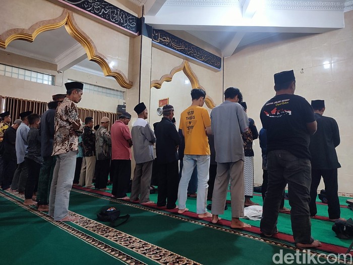 Masjid Besar Al Hidayah Masjid Besar Al Hidayah Bedugul Bali, Jejak Toleransi di Tepian Danau Beratan
