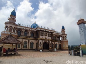 Masjid Al Hidayah Bedugul, Jejak Toleransi di Tepian Danau Beratan