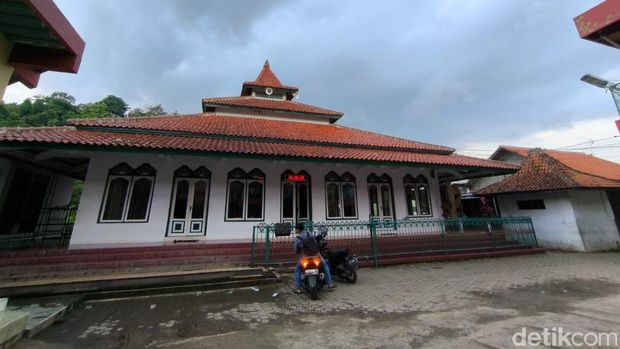 Masjid Wanantara Cirebon dan bunker bawah tanah Masjid Wanantara