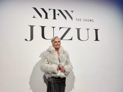 Ibu Elon Musk, Maye Musk, Eksis Jadi Model New York Fashion Week di Usia 74