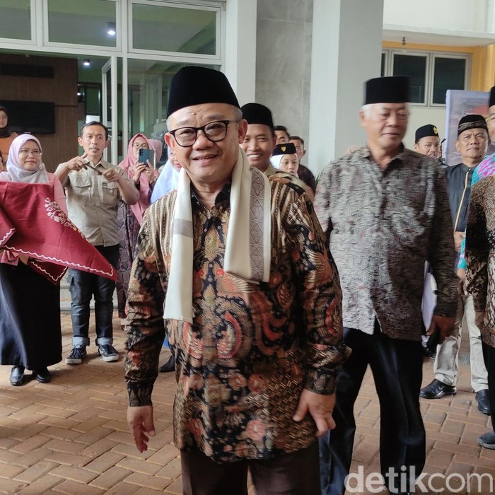 Mendikdasmen Abdul Mu’ti meresmikan gedung baru SMP dan SMA Raudlatul Jannah di Desa Pepelegi, Kecamatan Waru, Sidoarjo