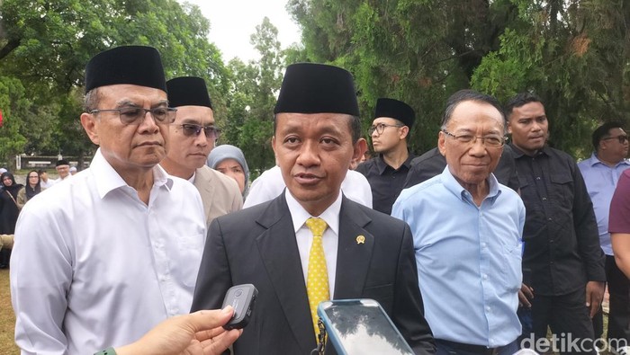 Menteri ESDM Bahlil Lahadalia mengenang eks Menteri ESDM periode 2009-2011 Darwin Zahedy Saleh sebagai sosok yang bersahaja dengan pikiran yang brilian. (Maulani M/detikcom)
