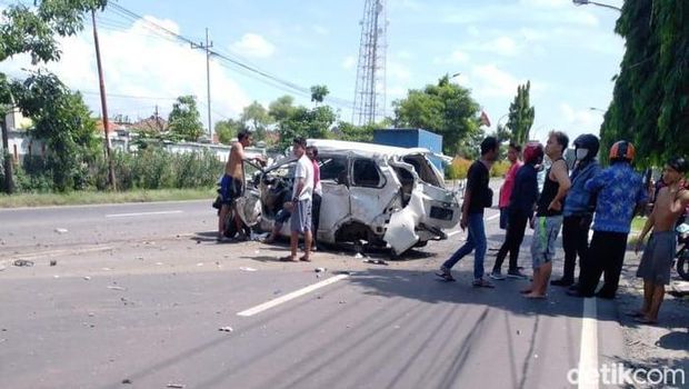 Mobil Tertabrak Kereta Api di Lamongan, Tiga Orang Tewas