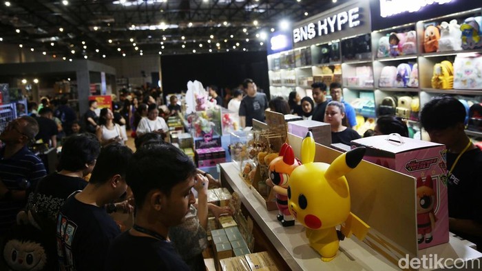 Pameran Jakarta Toys and Comics Fair 2025 Pameran Jakarta Toys and Comics Fair (JTCF) 2025 digelar di Balai Kartini. Pameran ini menampilkan berbagai produk mainan koleksi dan komik.