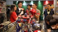 Berbagai komunitas dan pelaku industri mainan memeriahkan Jakarta Toys and Comics Fair (JTCF) 2025.  
