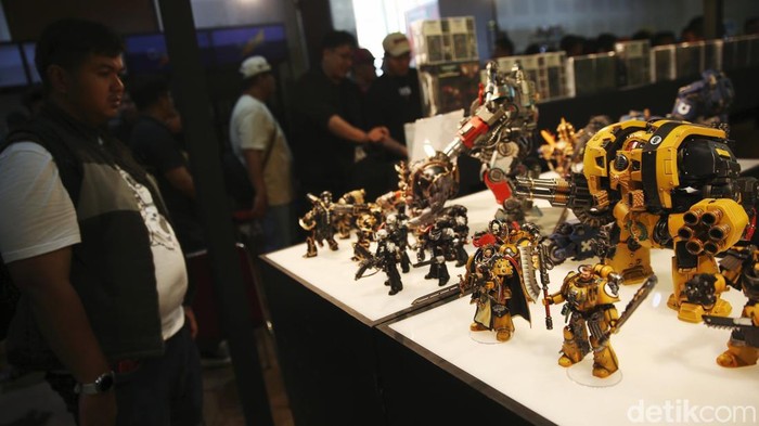 Pameran Jakarta Toys and Comics Fair (JTCF) 2025 digelar di Balai Kartini. Pameran ini menampilkan berbagai produk mainan koleksi dan komik.