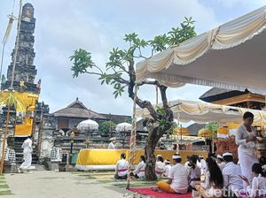 Rayakan Saraswati, Pemedek Padati Pura Agung Jagatnatha Kota Denpasar