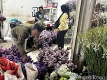Jelang Valentine, Pasar Bunga Kayoon Surabaya Mulai Diserbu Pembeli
