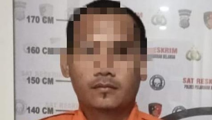 Pelaku Arga saat diamankan di kantor polisi. (Dok. Polres Pelabuhan Belawan)