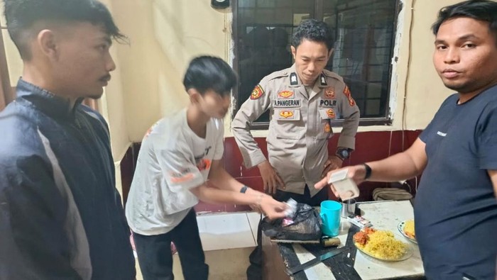 Personel Polres Jeneponto menggagalkan upaya penyelundupan narkotika jenis sabu-sabu ke dalam sel.