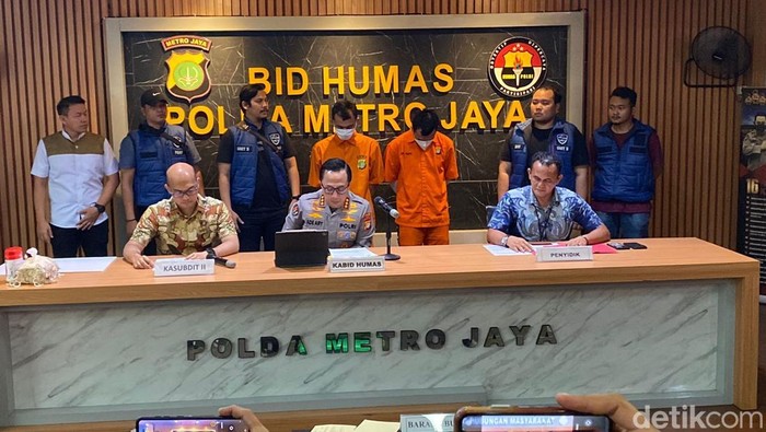Polda Metro Jaya membongkar pemalsuan data rekening perbankan dengan menggunakan teknologi AI, Jumat (8/2/2025).