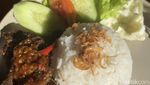 Menikmati Es Kopi Susu dan Lidah Penyet di Kafe yang Sejuk Asri