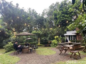 Video: Mencicipi Lidah Sapi Penyet di Kafe Jakarta Berkonsep Bandung Vibes
