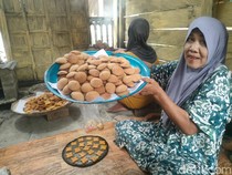 Melihat Usaha Kue Minyak-Baruas Ririn di Polman yang Berdayakan Emak-emak