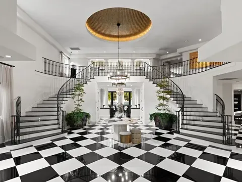 Rumah Kris Jenner.
