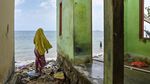 Rumah Rusak Diterjang Gelombang Tinggi di Sekotong Lombok
