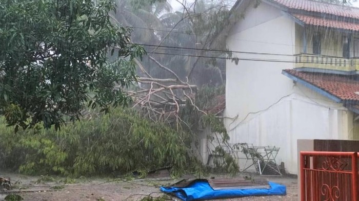 Rumah rusak terdampak angin kencang di Ciamis.