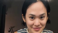 Wanita yang hobi lari ini juga masak sesekali. Kali ini Sheryl membuat olahan ayam berbalut corn flakes yang gurih renyah. Foto: Instagram sherylsheinafia
