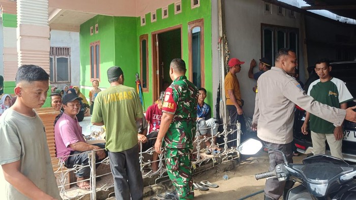 Situasi di rumah duka pemancing yang diterkam buaya