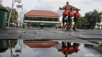 Selain menikmati ragam arsitektur dan museumnha, di kawasan Kota Tua kamu juga bisa nih berolahraga.