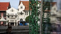 Kaalu traveler senangnya di Kota Tua ngapain? Bermain di museum atau naik sepeda ontel keliling Kota tua?