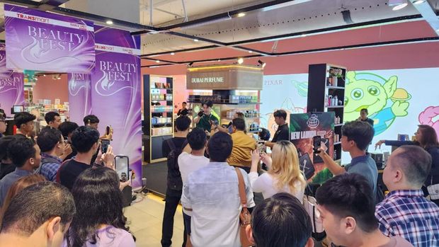 Suasana saat launching Dubai Parfume di Transmart Kota Kasablanka. (Dok. Transmart)