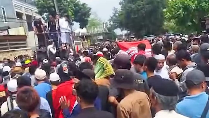 Warga geruduk hotel di Bogor