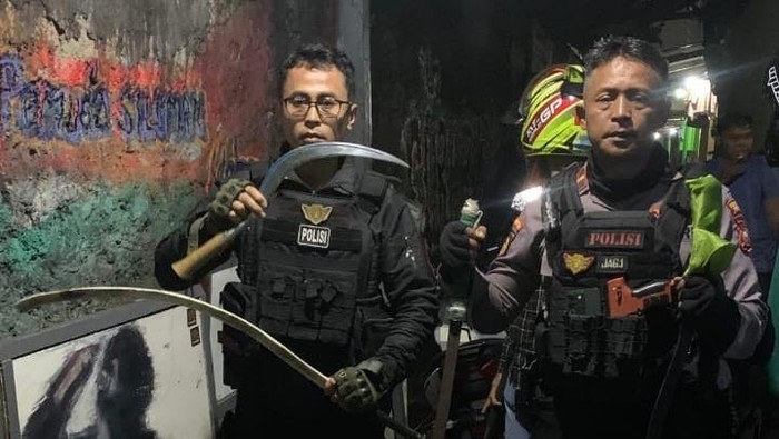 ABG bawa celurit mau tawuran di Depok diamankan. (Dok. ist)