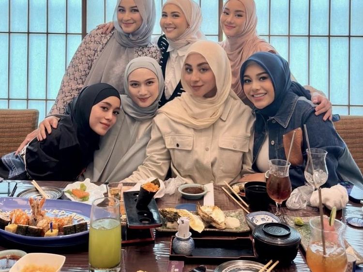 Dinda Hauw Makan Bareng Bestie dan Dinner Romantis dengan Suami