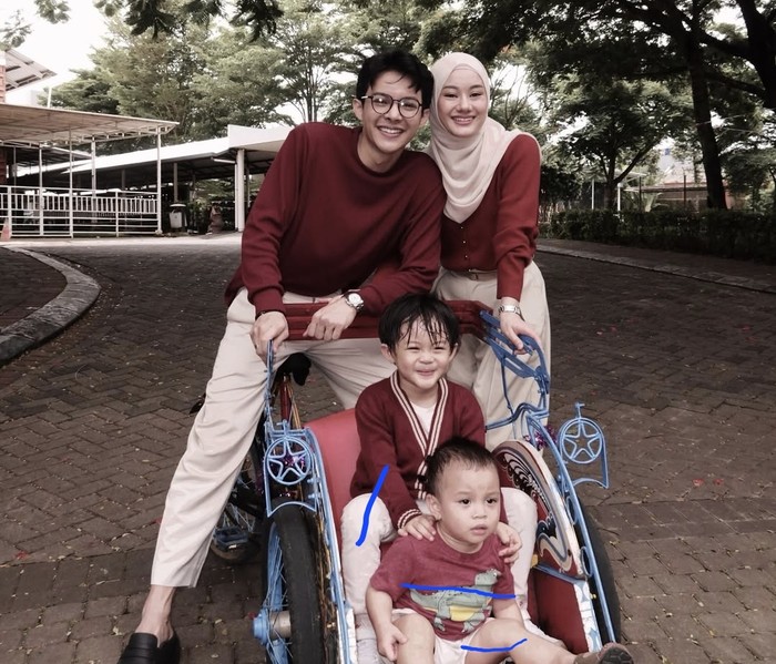 Dinda Hauw Dinda Hauw