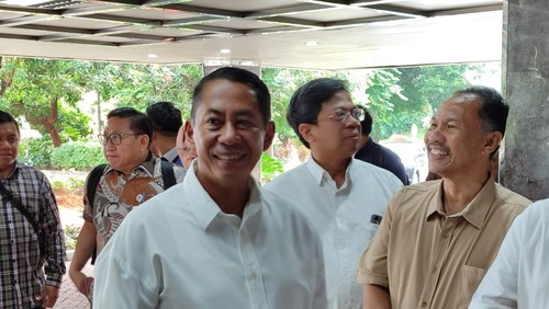 Direktur Utama (Dirut) Perum Bulog, Mayor Jenderal (Mayjen) TNI Novi Helmy Prasetya mengungkapkan dirinya masih aktif sebagai seorang prajurit TNI.