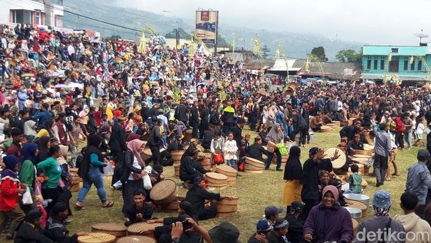 Grebeg sadranan di Kecamatan Cepogo, Kabupaten Boyolali, Minggu (9/2/2025).