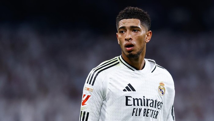 MADRID, SPAIN - FEBRUARY 08: Jude Bellingham of Real Madrid looks on during the Spanish League, LaLiga EA Sports, football match played between Real Madrid and Atletico de Madrid at Santiago Bernabeu stadium on February 8, 2025, in Madrid, Spain. (Photo By Dennis Agyeman/Europa Press via Getty Images)