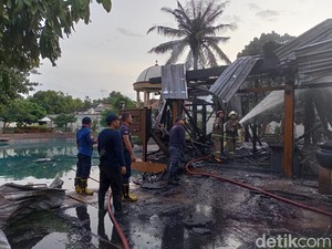 Kesaksian Warga Saat Kebakaran Cafe dan Homestay di Lamongan