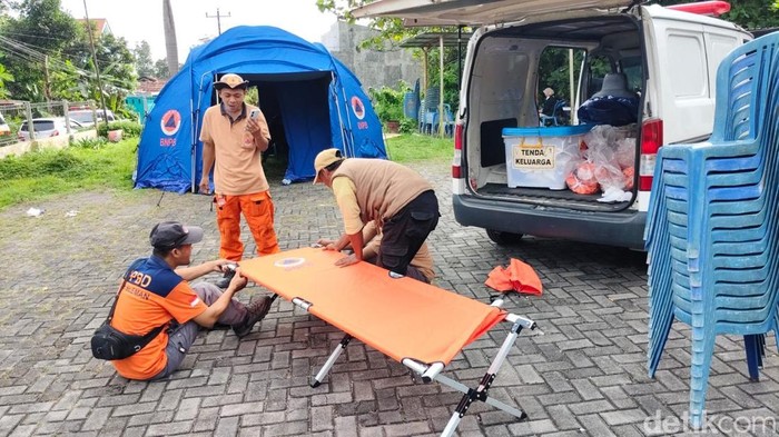 Ratusan orang dilaporkan mengalami keracunan usai menyantap hidangan hajatan di Lumbungrejo, Tempel, Sleman, Minggu (9/2/2025).