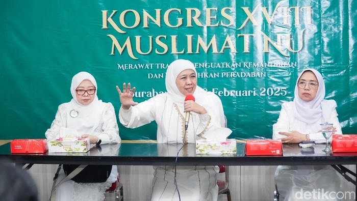 Ketua Umum Muslimat NU Khofifah Indar Parawansa saat konferensi pers jelang Kongres Muslimat NU.