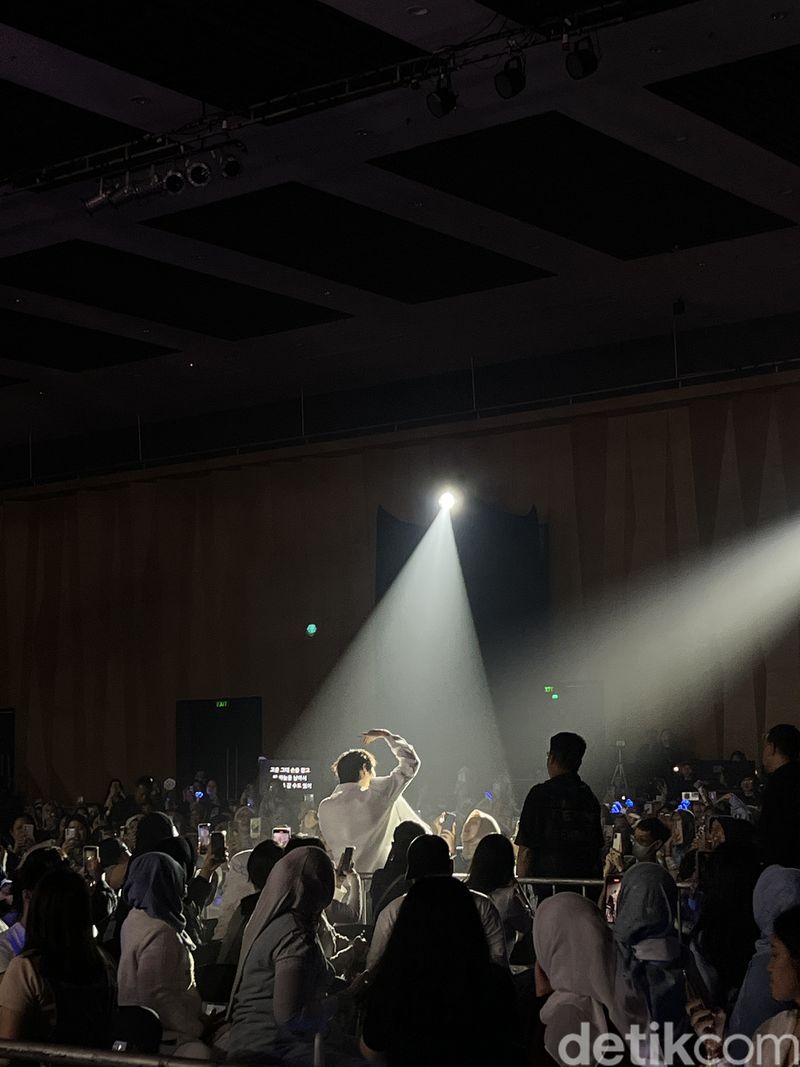 Konser KYUHYUN 10th Anniversary Asia Tour [COLORS] digelar Sabtu (8/2/2025) malam di The Kasablanka Hall, Jakarta Selatan.