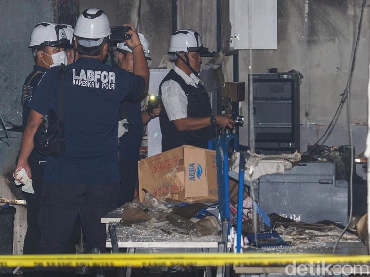 Labfor Sisir Lokasi Kebakaran Kementerian ATR/BPN