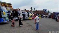 Peziarah sengaja datang untuk napak tilas perjuangan para aulia salah satunya Syekh Abdul Muhyi. Mereka juga berkesempatan memanjatkan doa, sekaligus merenungkan kekuasaan Allah melalui Goa Safarwadi.