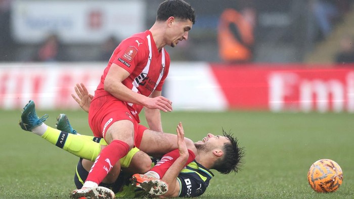 LONDON, ENGLAND - FEBRUARY 08: Nico Gonzalez of Manchester City is challenged by Sonny Perkins of Leyton Orient during the Emirates FA Cup Fourth Round match between Leyton Orient and Manchester City at Gaughan Group Stadium on February 08, 2025 in London, England. (Photo by Richard Pelham/Getty Images)