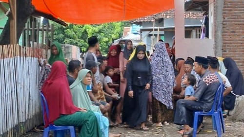 Suasana rumah duka, Saddam (28) pemancing yang ditemukan meninggal di Desa Pai, Kecamatan Wera, Kabupaten Bima, NTB, Minggu, (9/2/2025). (Istimewa)