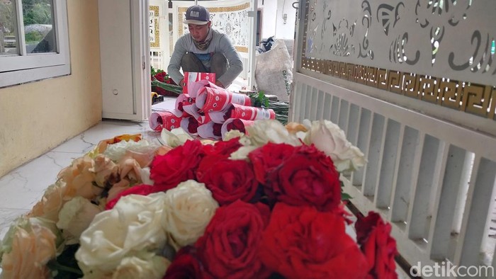 Petani mawar di Kota Batu