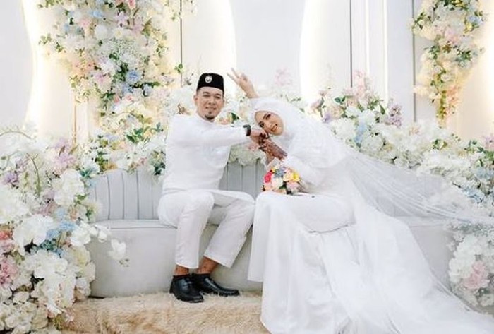 Postingan pasutri viral di media sosial.