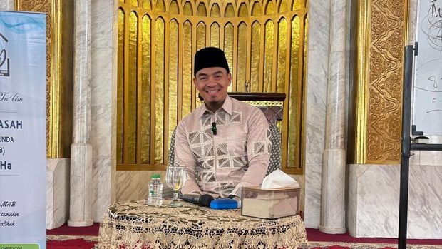 Ratusan muslimah mengikuti Kajian Jumat Spesial yang digelar oleh Madrasah Ayah Bunda (MAB) MIMHa, di Masjid Agung Trans Studio Bandung.