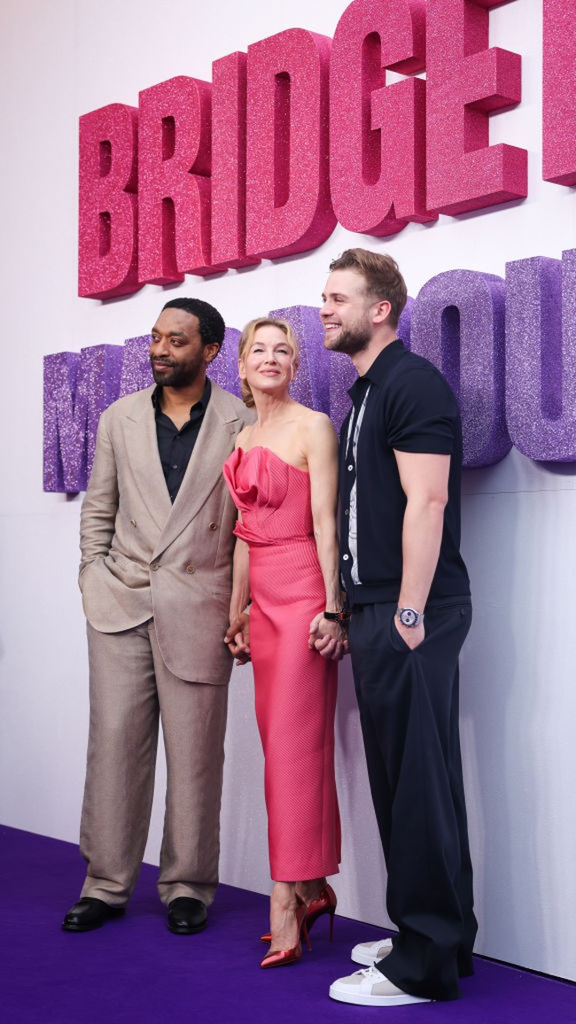 Pada usia 55 tahun, bintang asal Amerika Serikat ini tetap tampil awet muda di karpet merah The Entertainment Quarter. (Foto: Hanna Lassen/Getty Images)